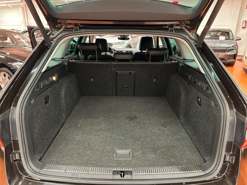 Skoda Superb 2017 Ruskea (beige)