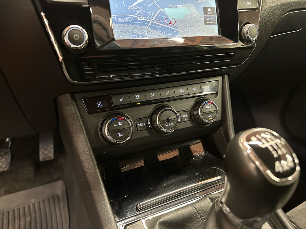 Skoda Superb 2017 Ruskea (beige)