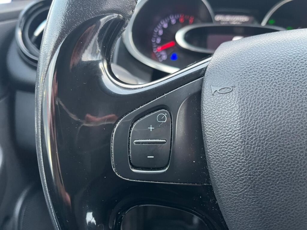 Renault Clio 2016 Punainen