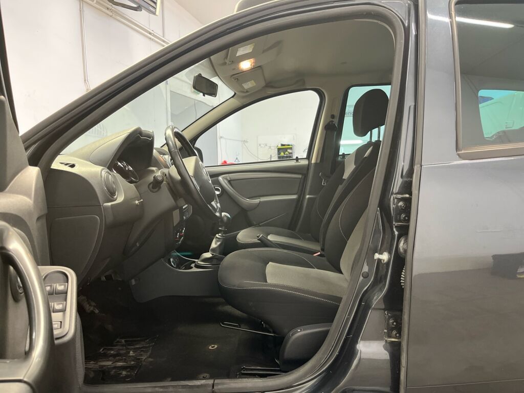 Dacia Duster 2016 Harmaa