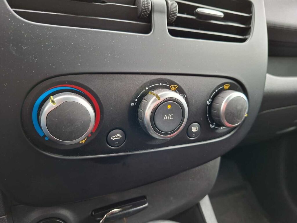 Renault Clio 2016 Punainen