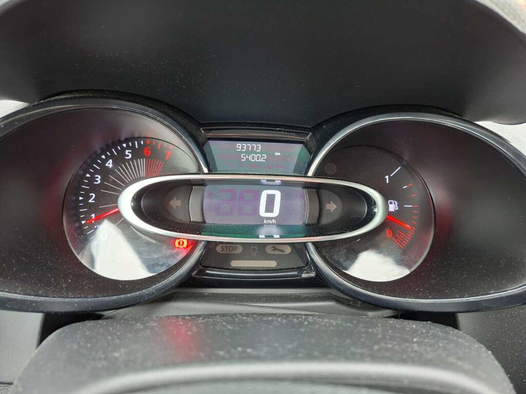 Renault Clio 2016 Punainen