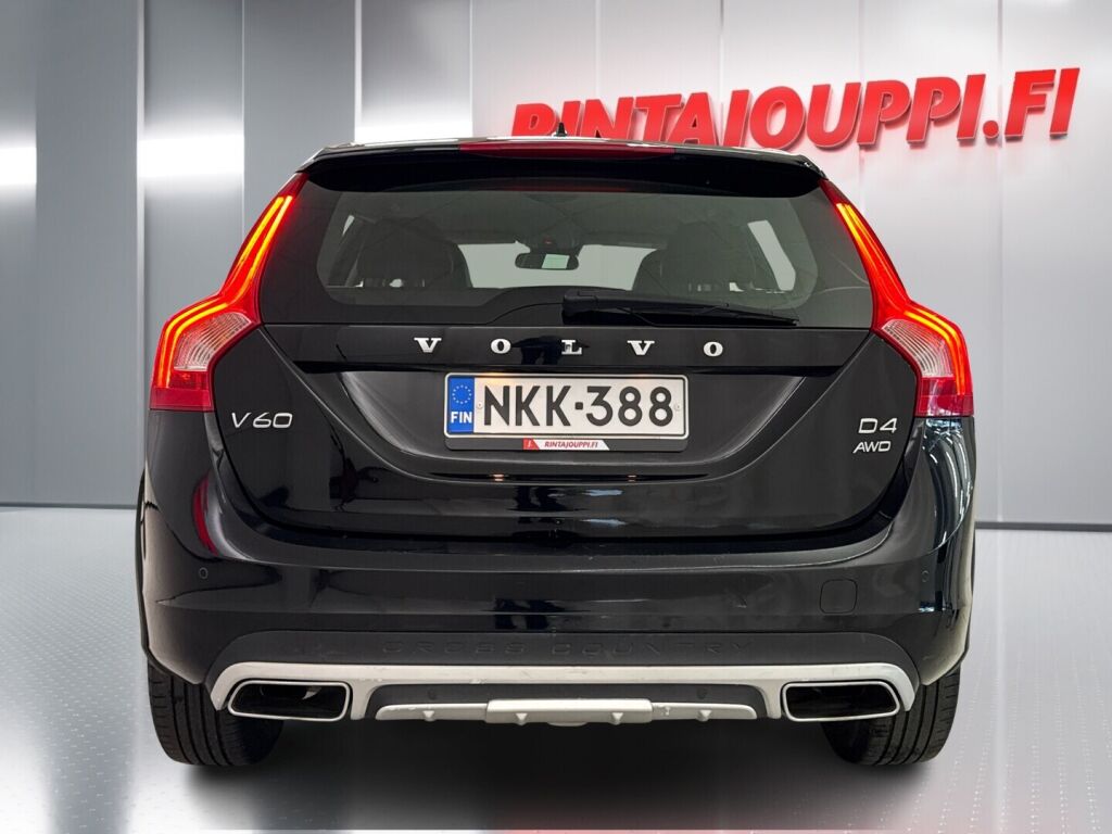 Volvo V60 Cross Country 2016 Musta