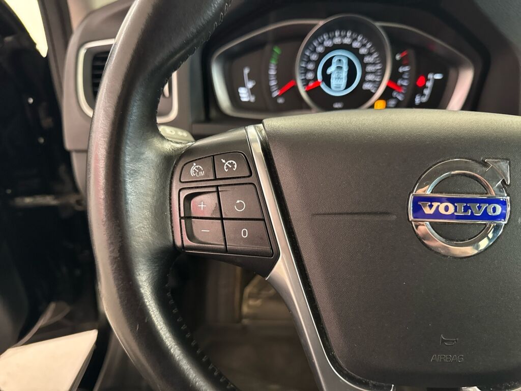 Volvo V60 Cross Country 2016 Musta