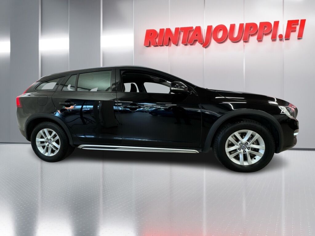 Volvo V60 Cross Country 2016 Musta