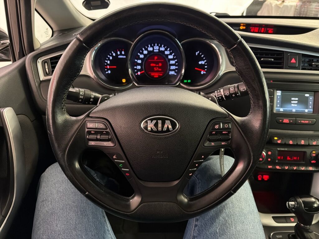 Kia Ceed 2016 Musta