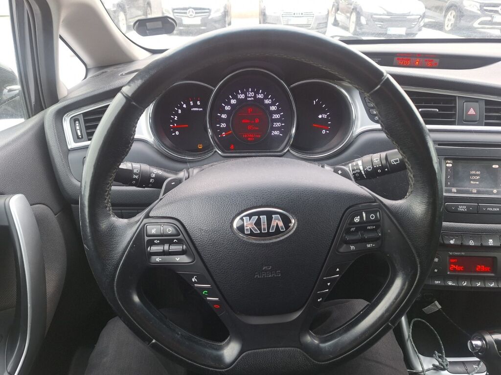 Kia Ceed 2016 Musta