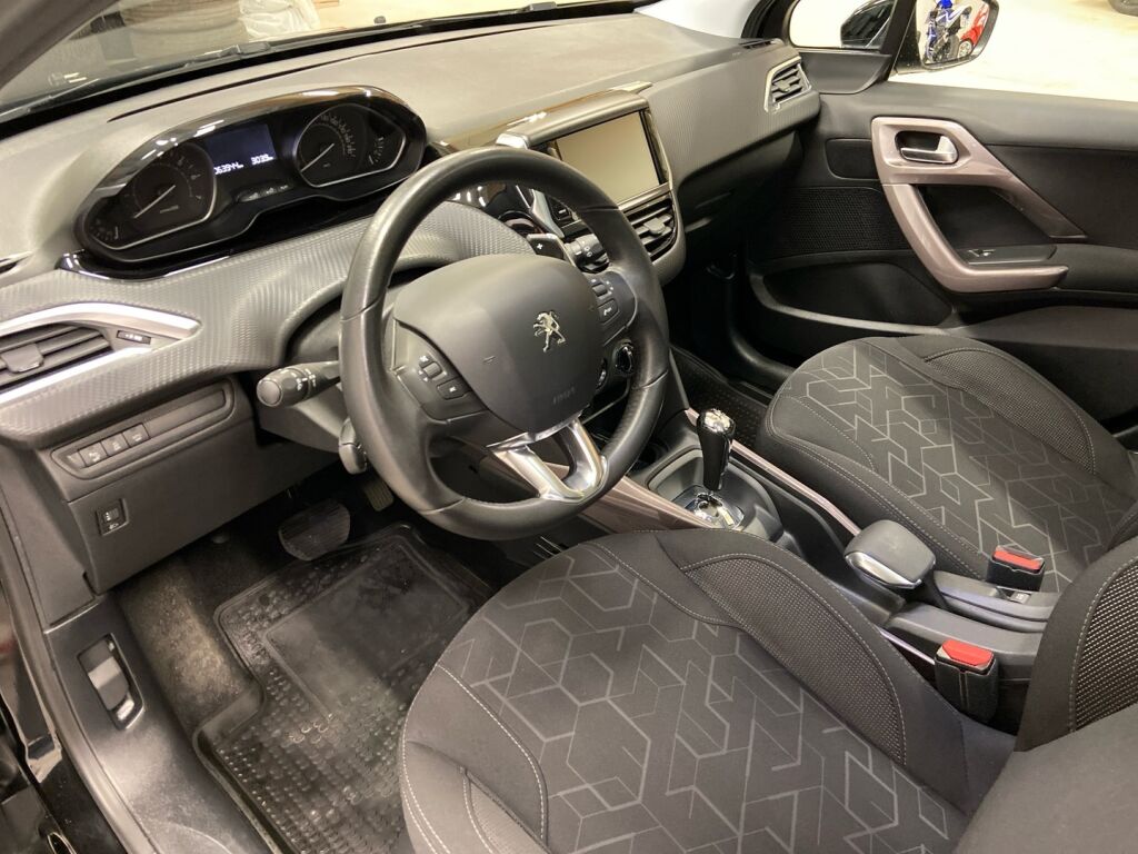 Peugeot 2008 2017 Musta