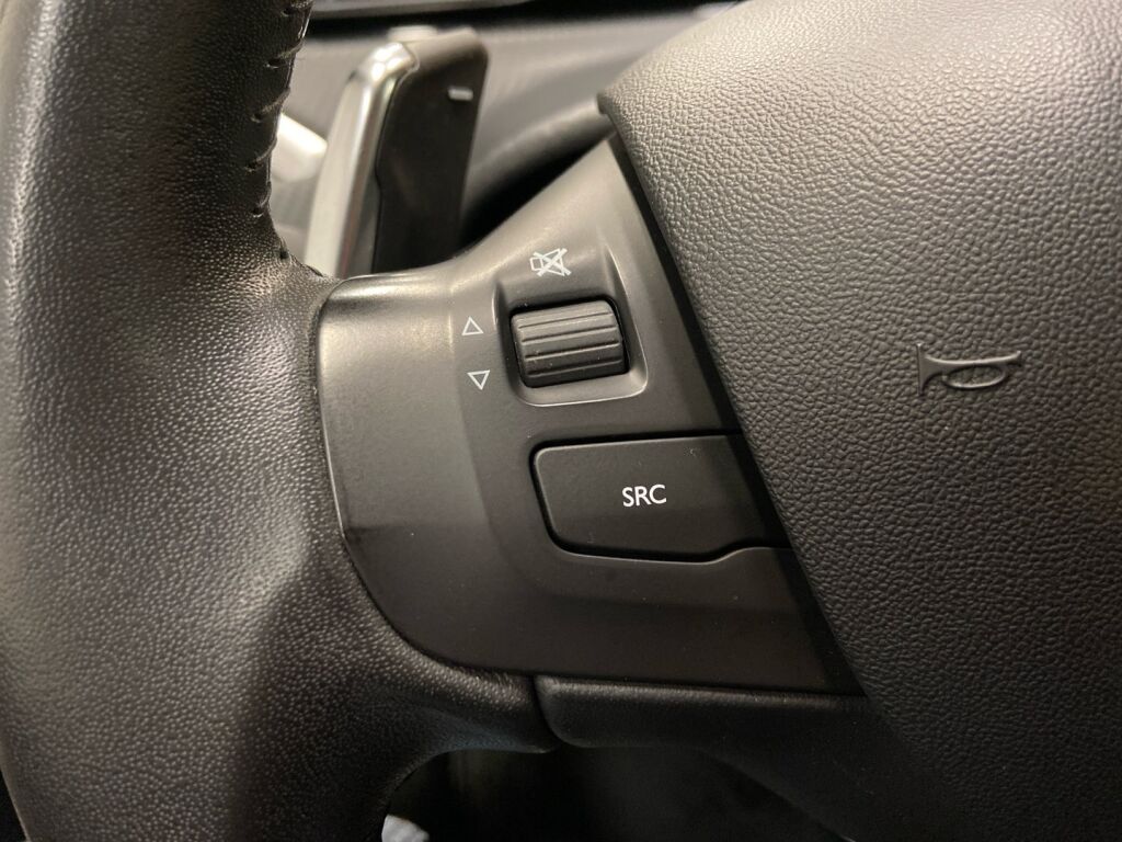 Peugeot 2008 2017 Musta