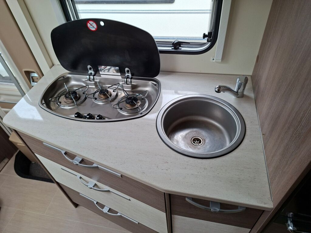 Bürstner Nexxo Time T 690 G 2016 Valkoinen