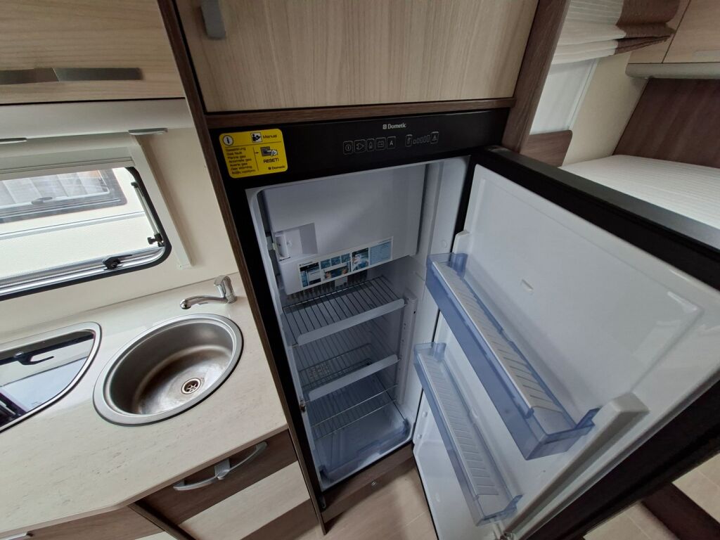 Bürstner Nexxo Time T 690 G 2016 Valkoinen