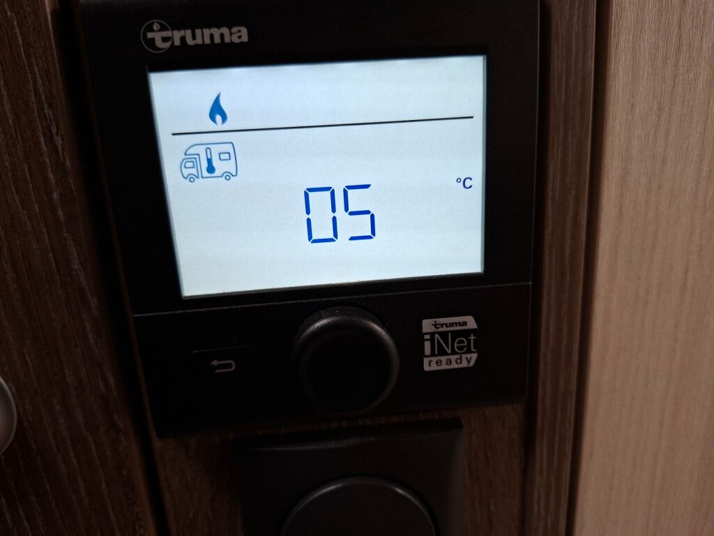 Bürstner Nexxo Time T 690 G 2016 Valkoinen