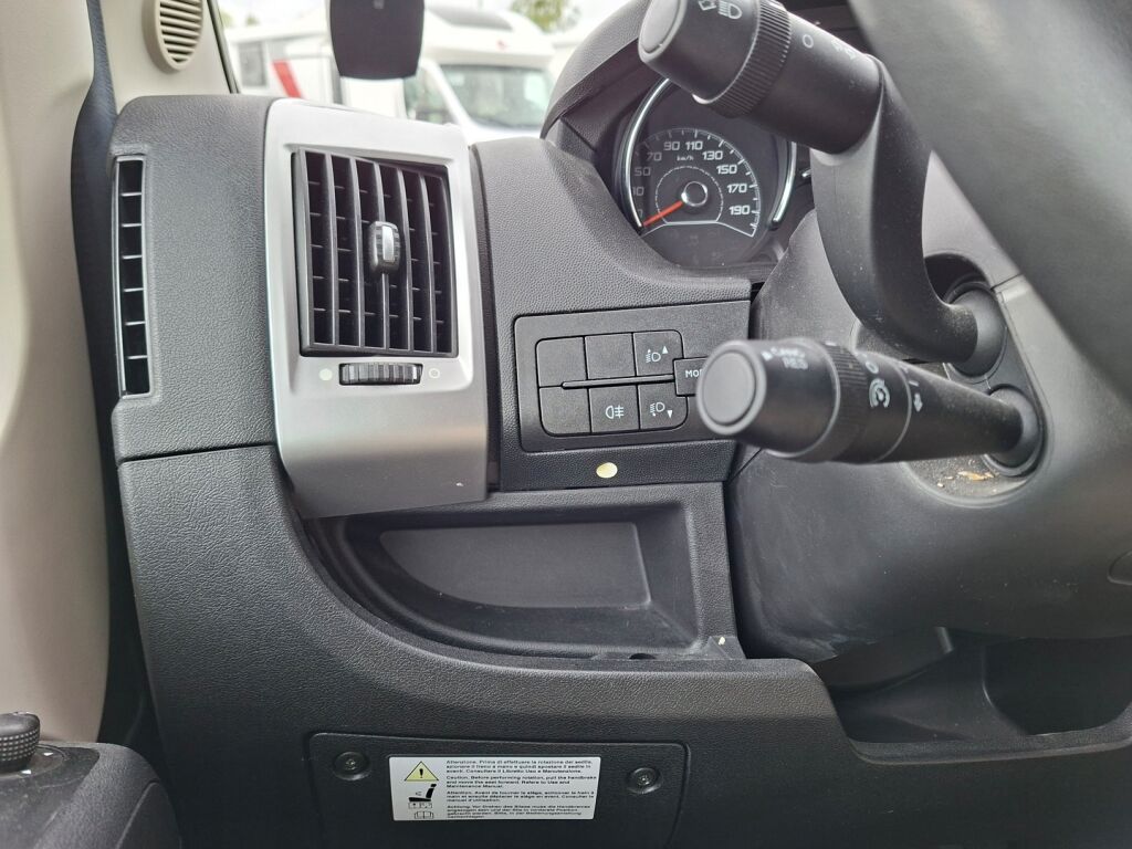 Bürstner Nexxo Time T 690 G 2016 Valkoinen