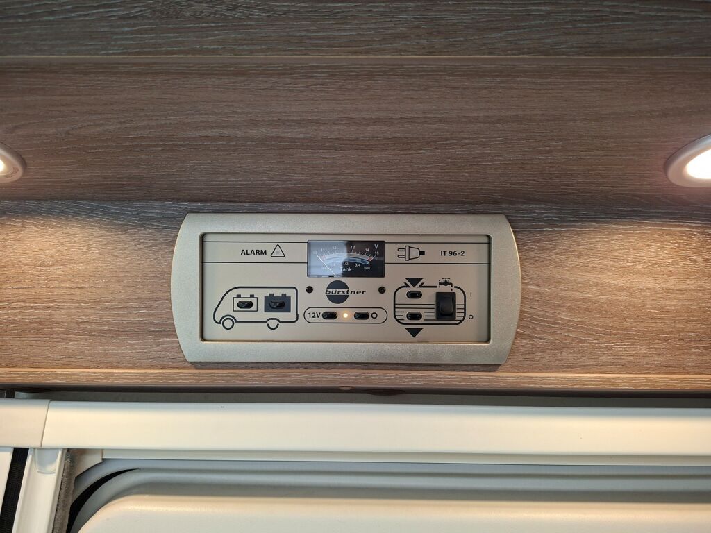 Bürstner Nexxo Time T 690 G 2016 Valkoinen