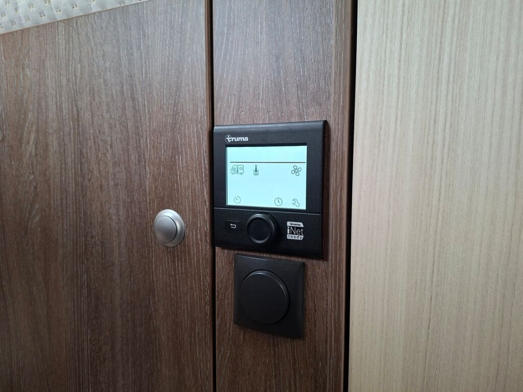 Bürstner Nexxo Time T 690 G 2016 Valkoinen
