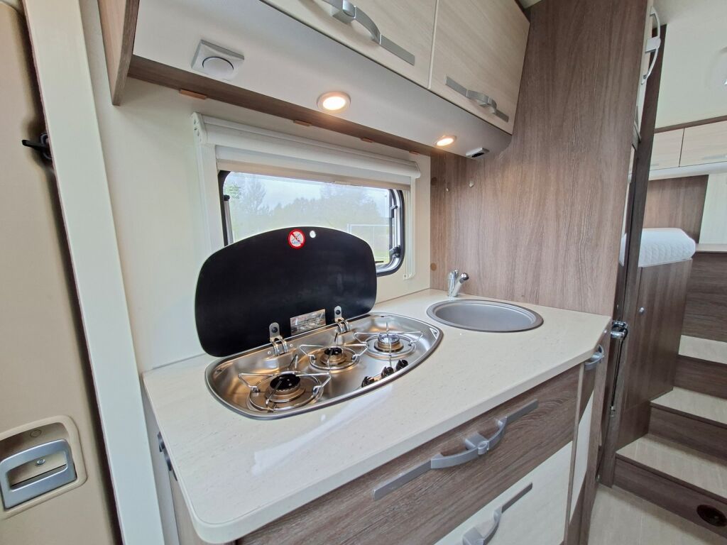 Bürstner Nexxo Time T 690 G 2016 Valkoinen