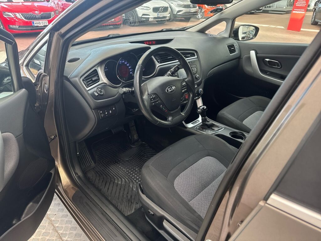 Kia Ceed 2016 Ruskea (beige)