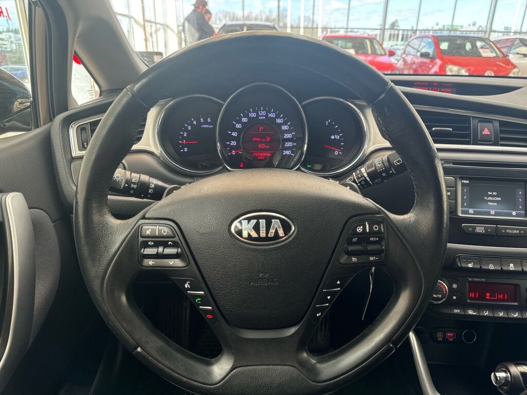 Kia Ceed 2016 Ruskea (beige)