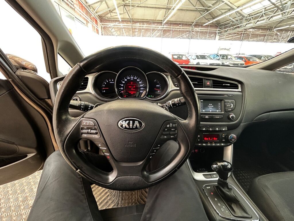 Kia Ceed 2016 Ruskea (beige)