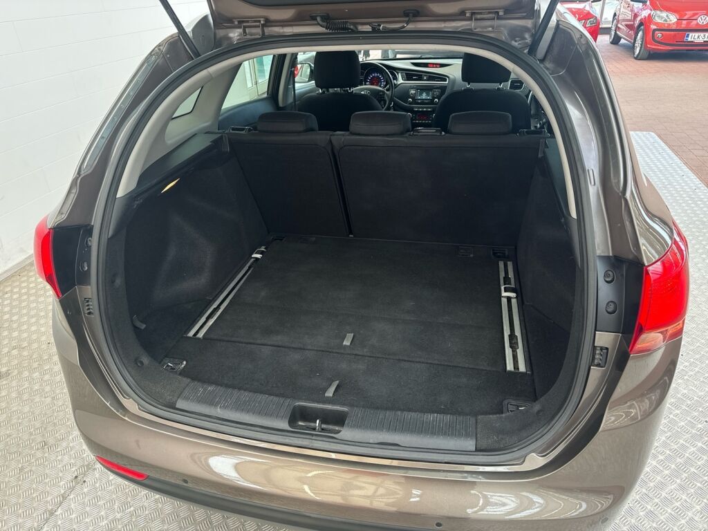 Kia Ceed 2016 Ruskea (beige)