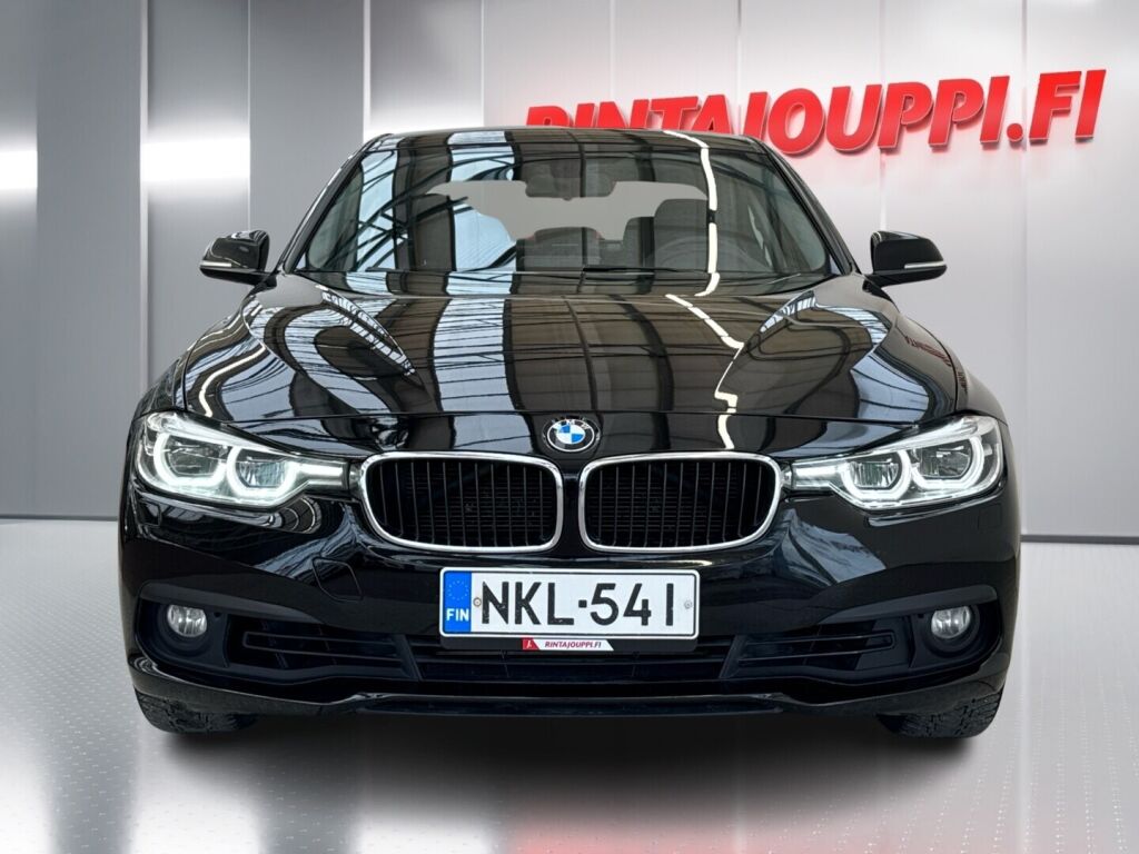BMW 318 2016 Musta