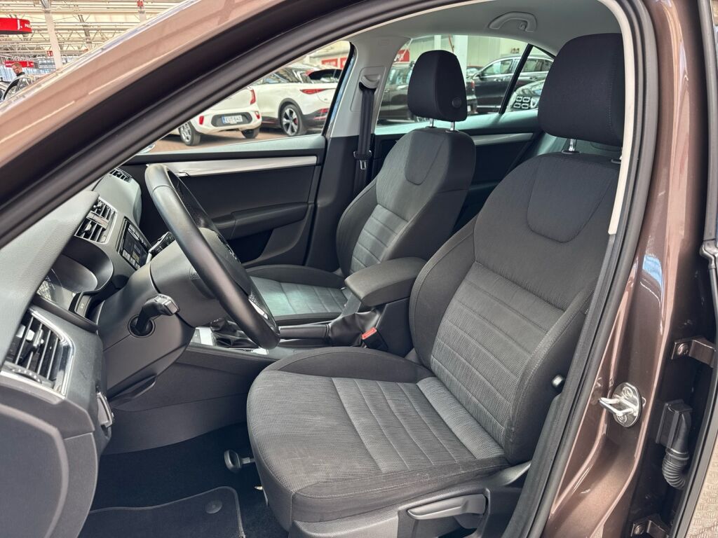 Skoda Octavia 2016 Ruskea (beige)