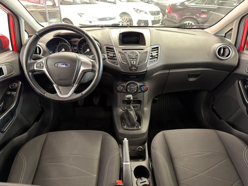 Ford Fiesta 2016 Punainen