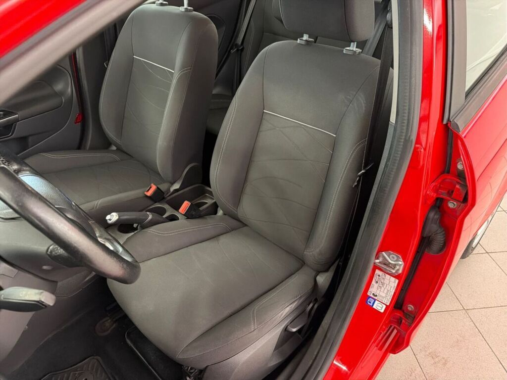 Ford Fiesta 2016 Punainen