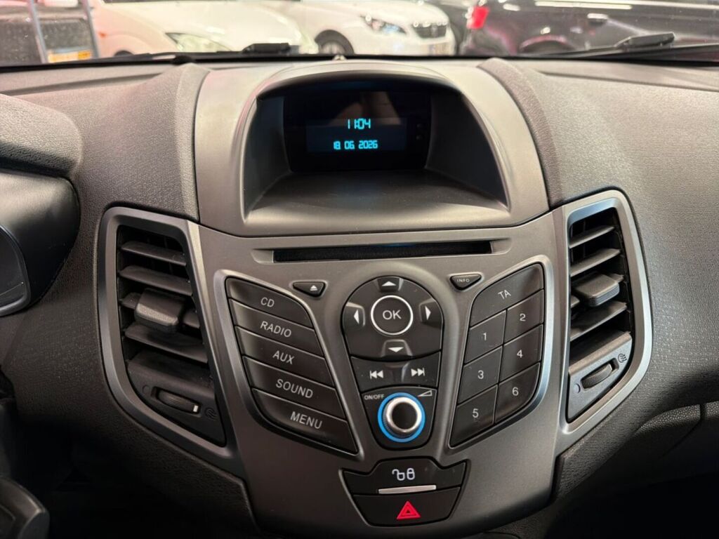 Ford Fiesta 2016 Punainen
