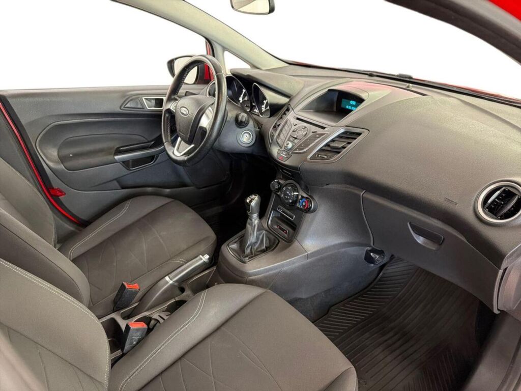 Ford Fiesta 2016 Punainen