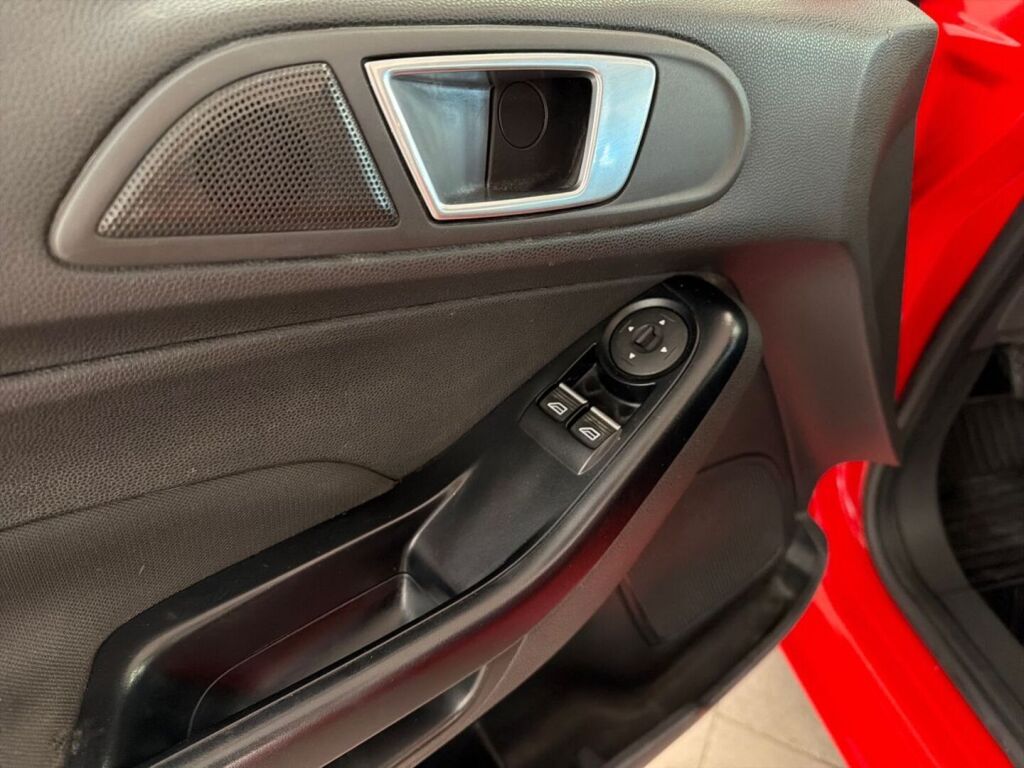 Ford Fiesta 2016 Punainen