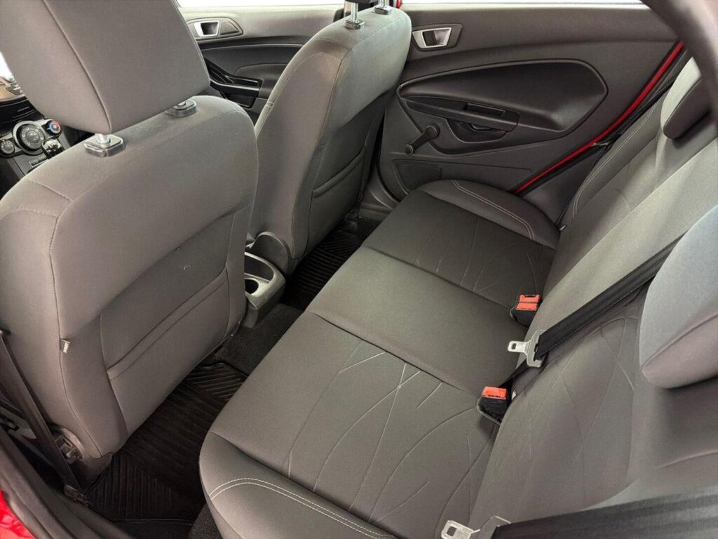 Ford Fiesta 2016 Punainen