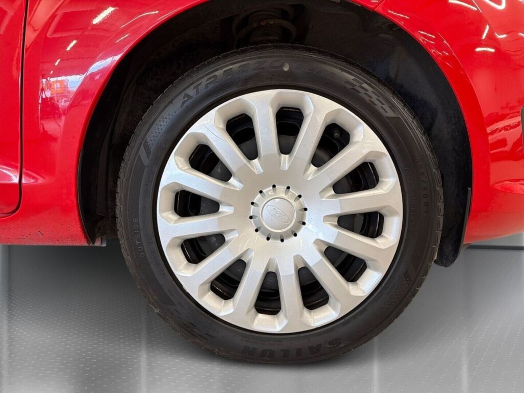 Ford Fiesta 2016 Punainen