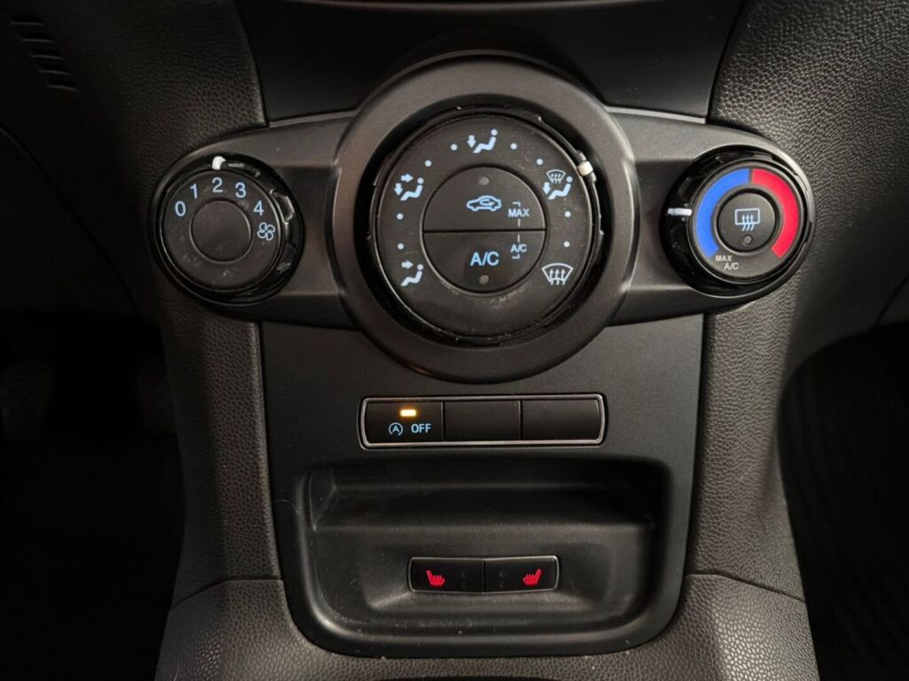 Ford Fiesta 2016 Punainen