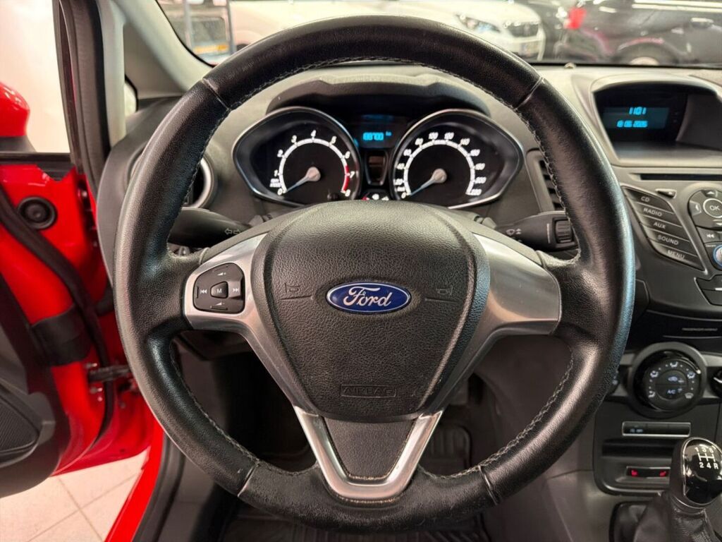 Ford Fiesta 2016 Punainen