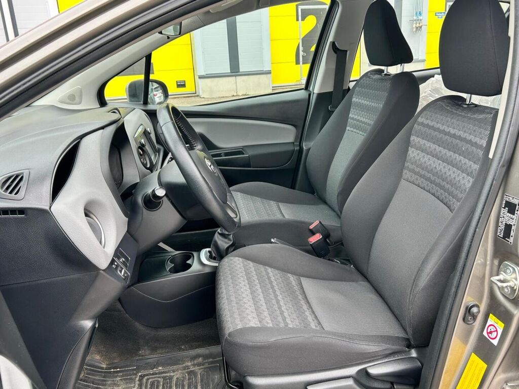 Toyota Yaris 2016 Met. Harmaa