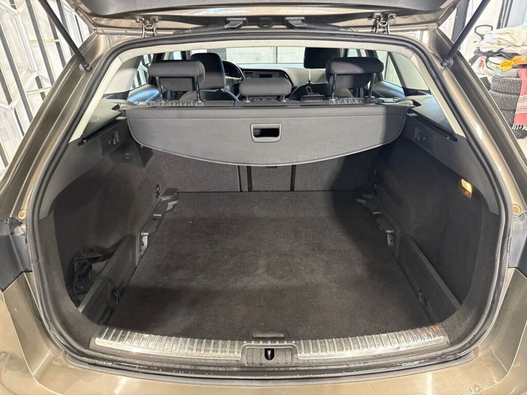 Seat Leon ST 2016 Ruskea (beige)