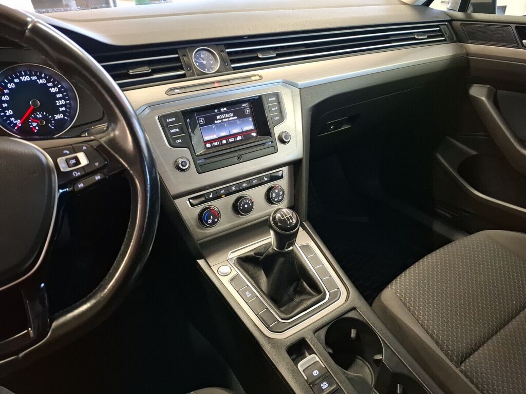 Volkswagen Passat 2017 Keltainen