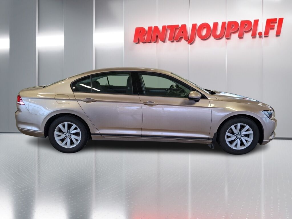 Volkswagen Passat 2017 Keltainen