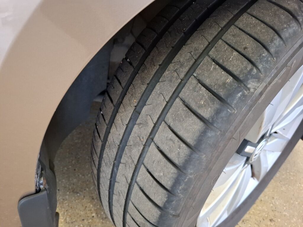 Volkswagen Passat 2017 Keltainen