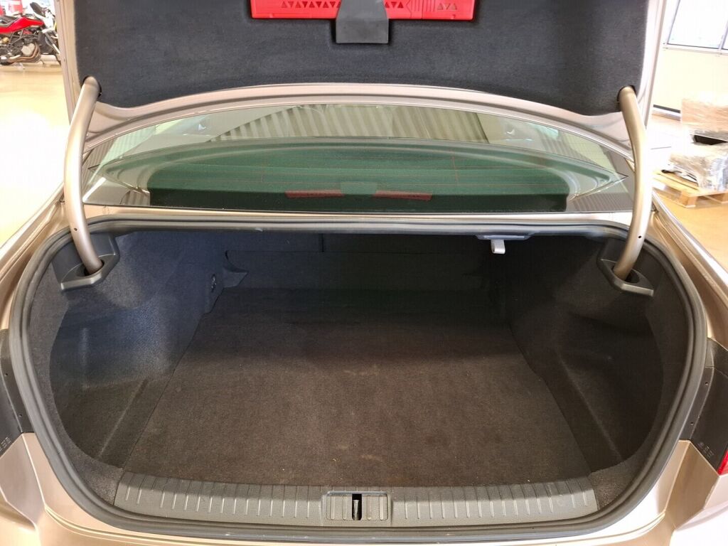 Volkswagen Passat 2017 Keltainen