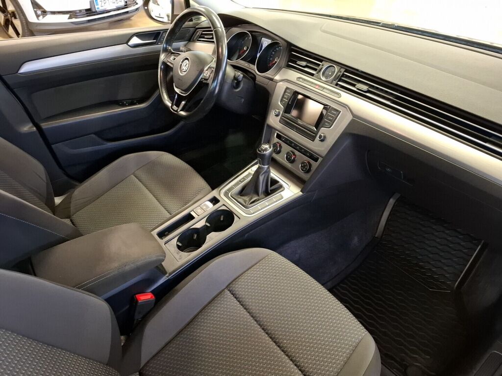 Volkswagen Passat 2017 Keltainen