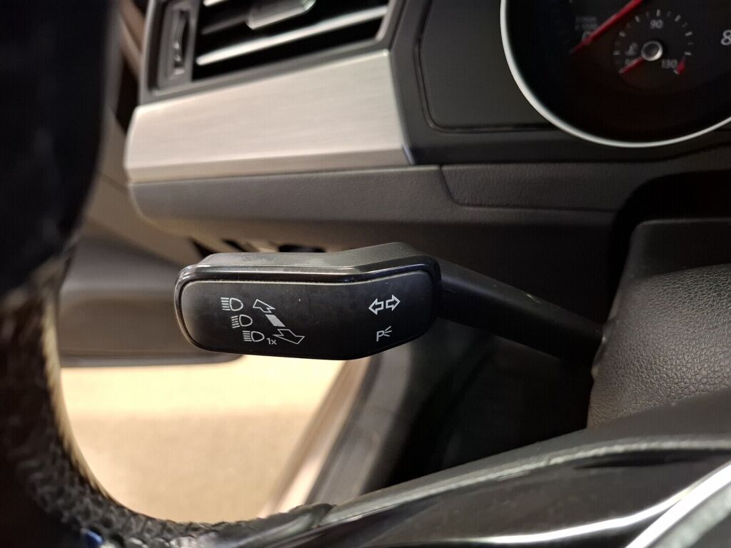 Volkswagen Passat 2017 Keltainen