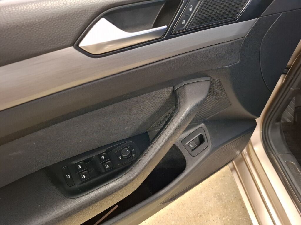 Volkswagen Passat 2017 Keltainen