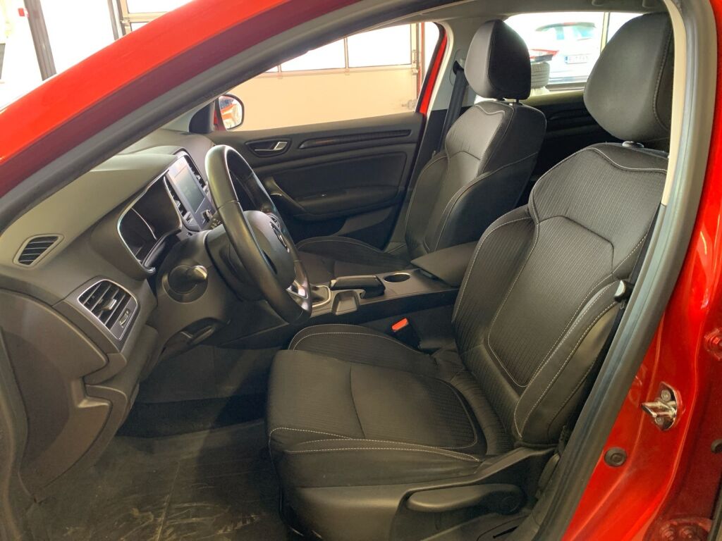 Renault Megane 2016 Punainen