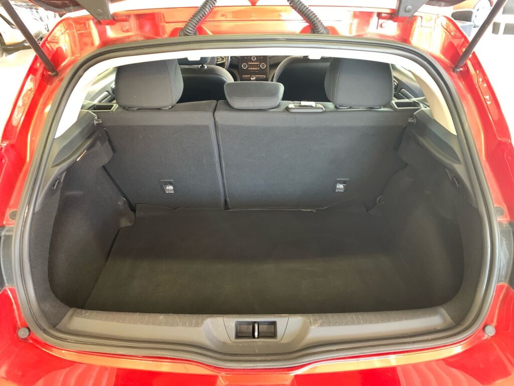 Renault Megane 2016 Punainen