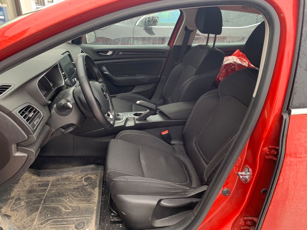 Renault Megane 2016 Punainen