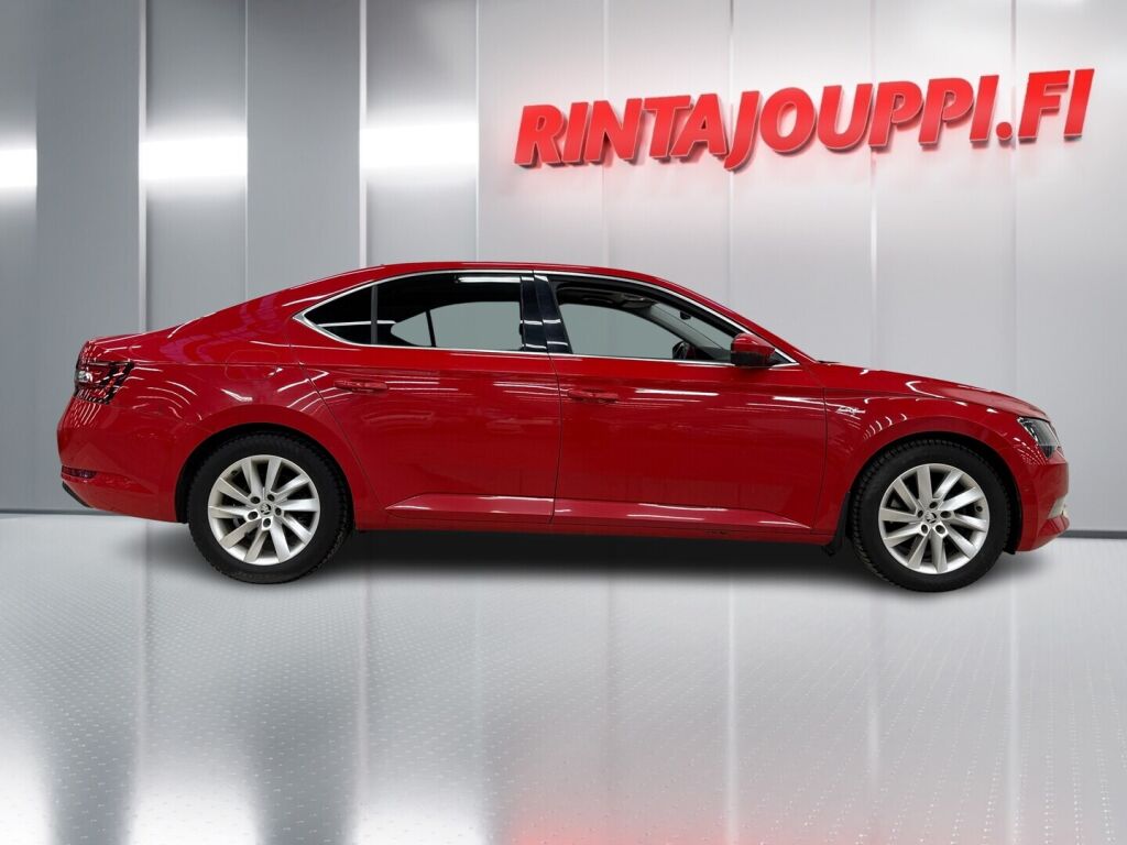 Skoda Superb 2016 Punainen