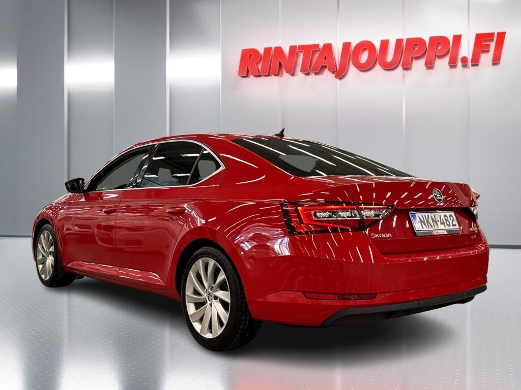 Skoda Superb 2016 Punainen