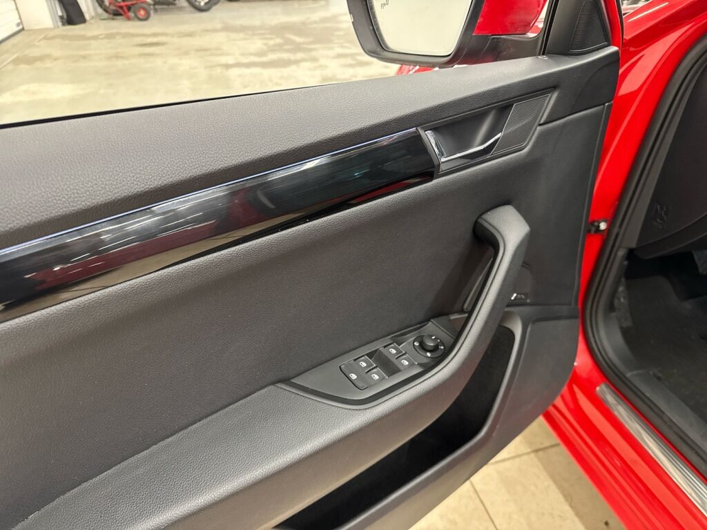 Skoda Superb 2016 Punainen